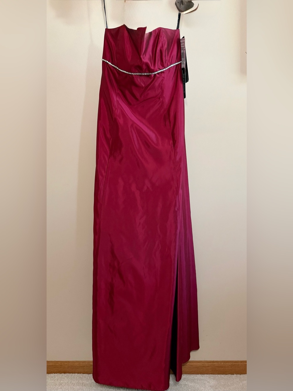 NWT Morgan & Co. Strapless Garnet Gown with Rhinestone Trim Juniors Sz 5/6